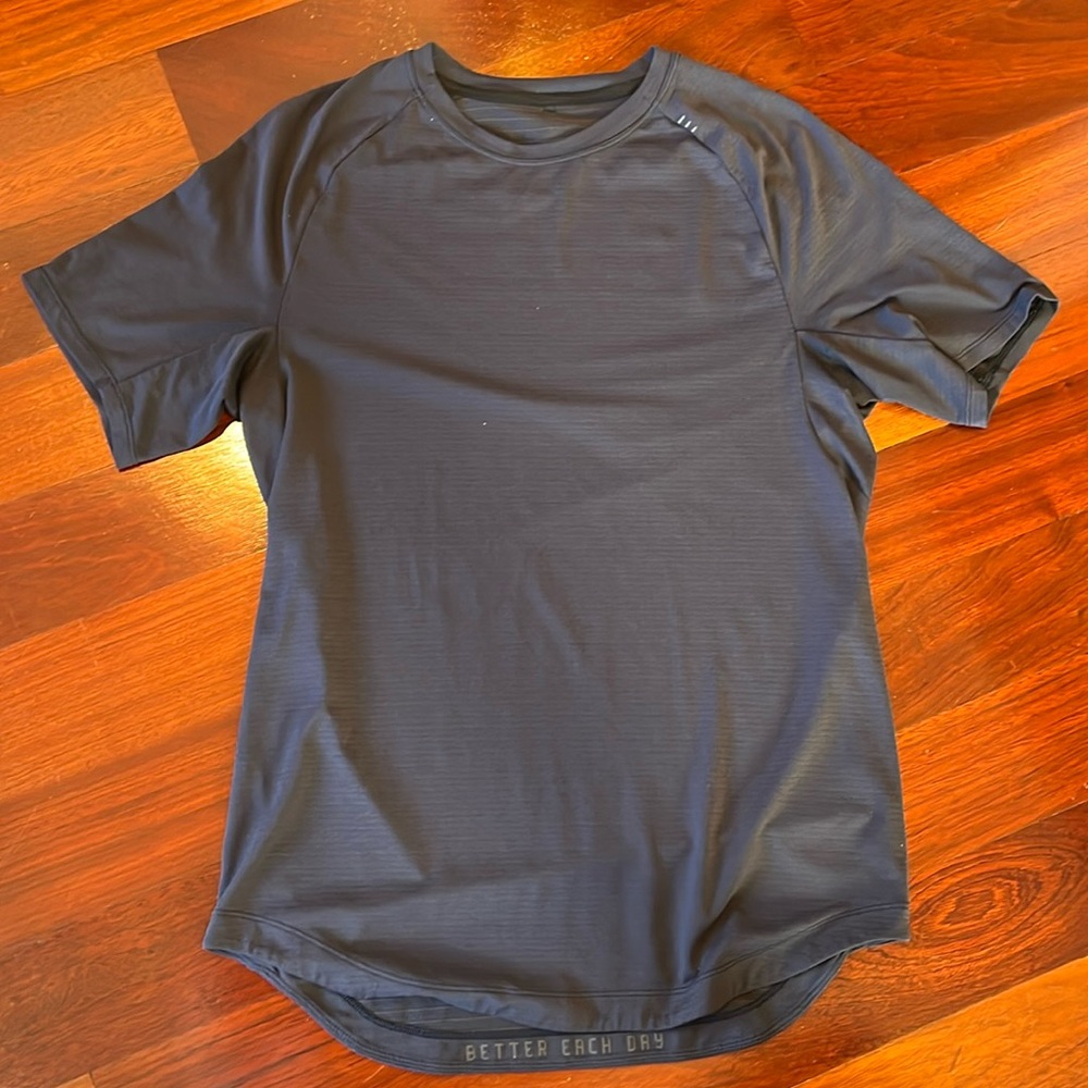 Lululemon license to train shirt